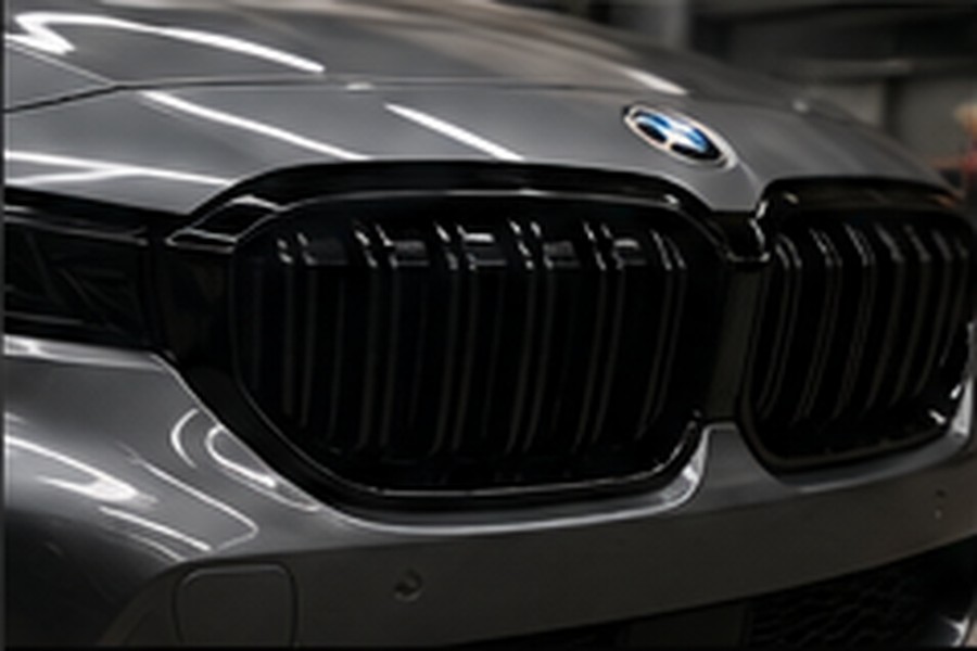 Gloss black dechromed front grille on a modern vehicle